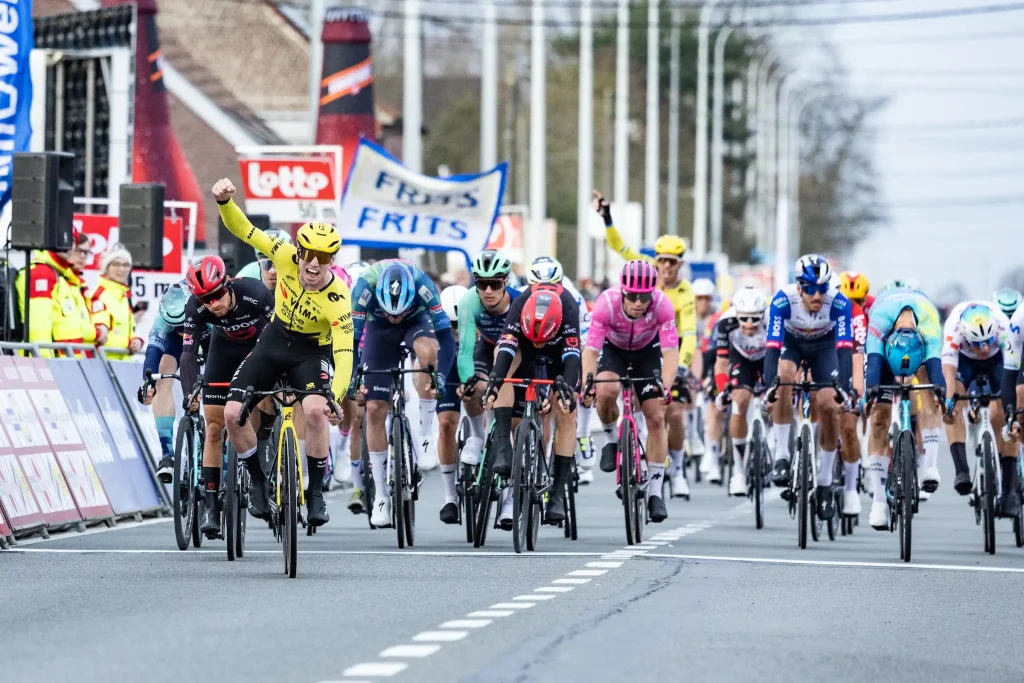 Matthew Brennan schrijft geschiedenis in Kuurne-Brussel-Kuurne 2026